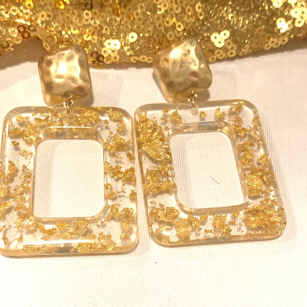 Beautiful High End Clear Earrings w/ Gold flakes